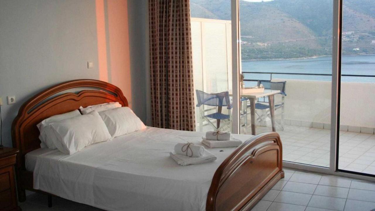Revis Station Plataria Hotel Buitenkant foto