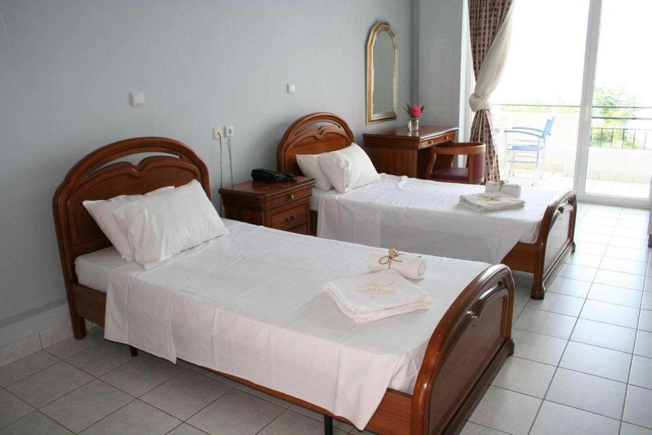 Revis Station Plataria Hotel Buitenkant foto