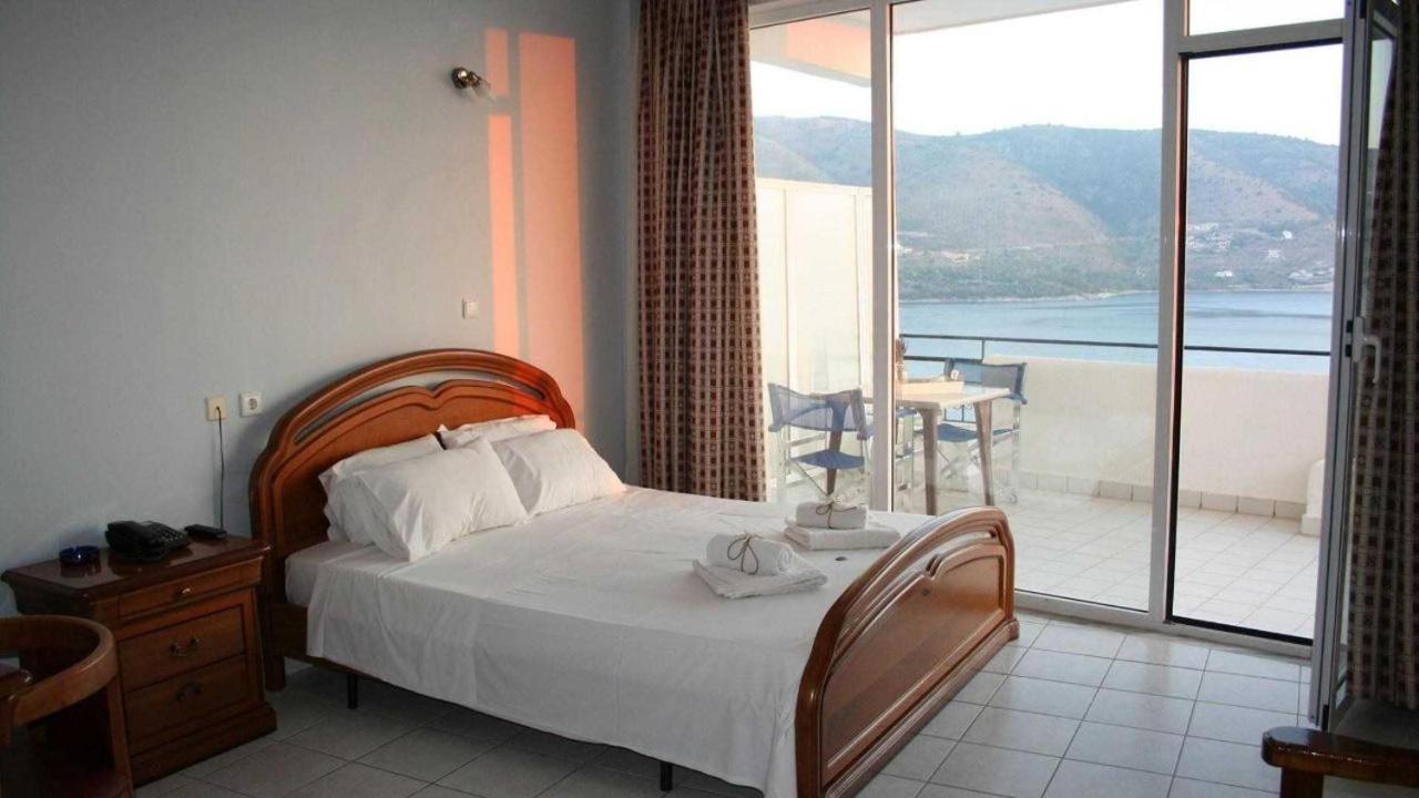 Revis Station Plataria Hotel Buitenkant foto