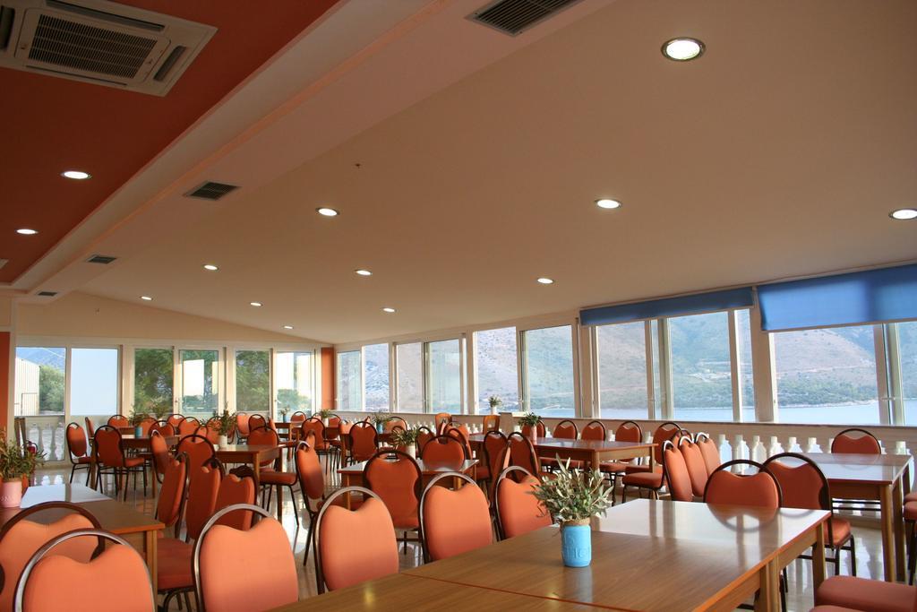 Revis Station Plataria Hotel Buitenkant foto