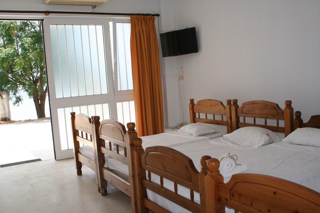 Revis Station Plataria Hotel Buitenkant foto