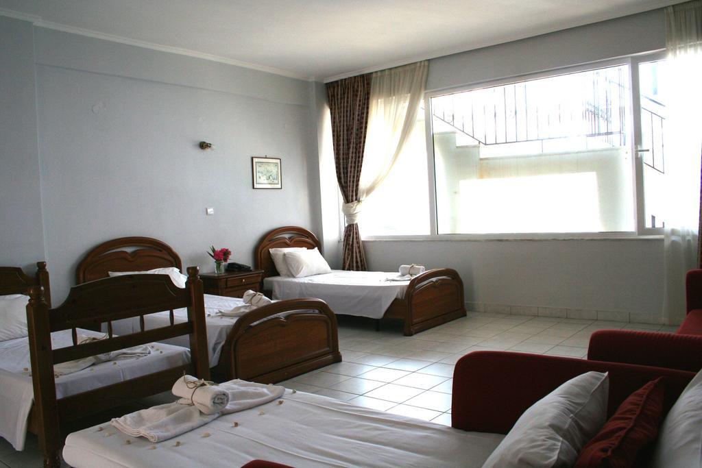 Revis Station Plataria Hotel Buitenkant foto