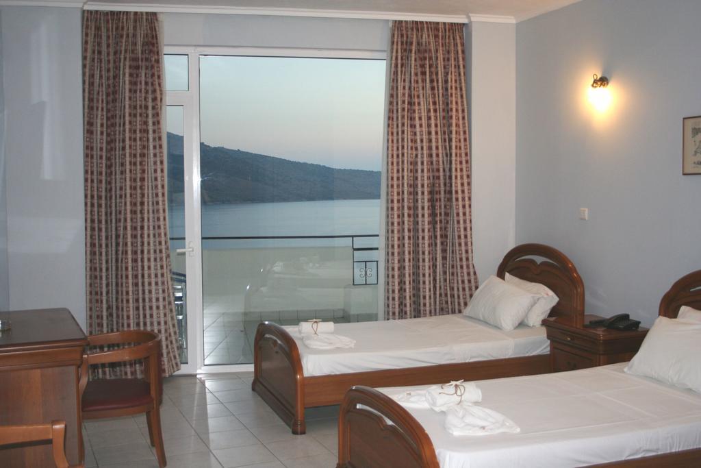 Revis Station Plataria Hotel Buitenkant foto