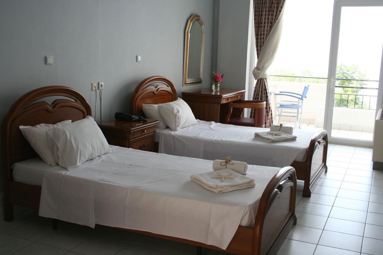 Revis Station Plataria Hotel Buitenkant foto