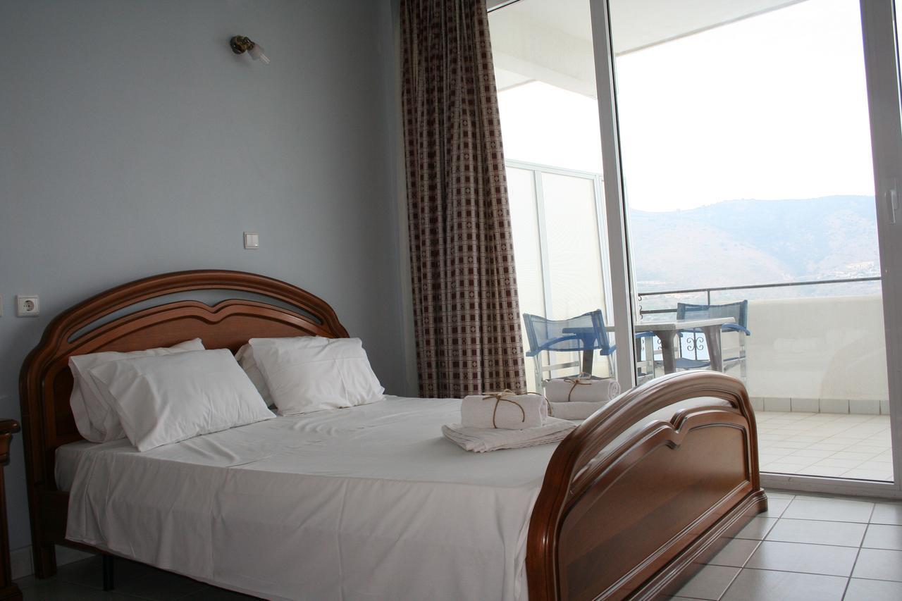 Revis Station Plataria Hotel Buitenkant foto