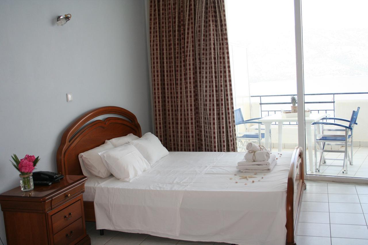 Revis Station Plataria Hotel Buitenkant foto