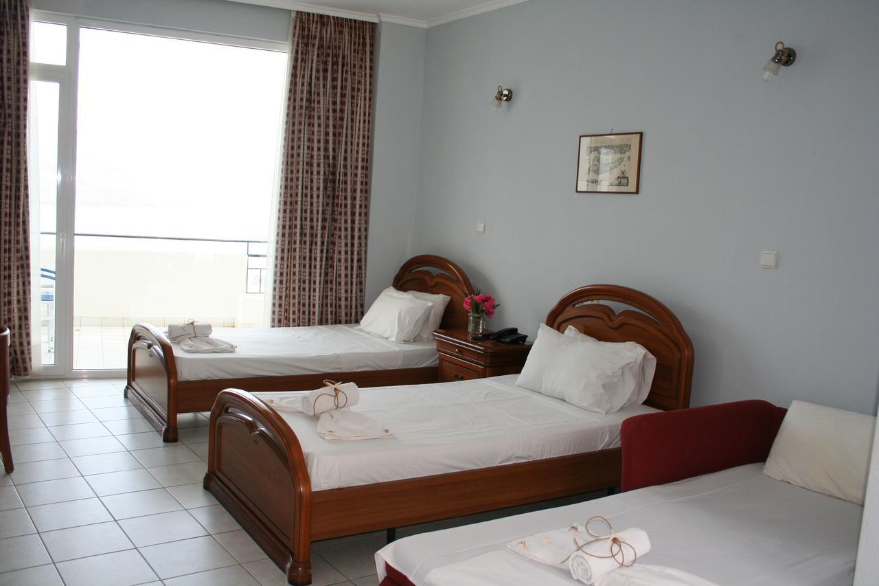 Revis Station Plataria Hotel Buitenkant foto