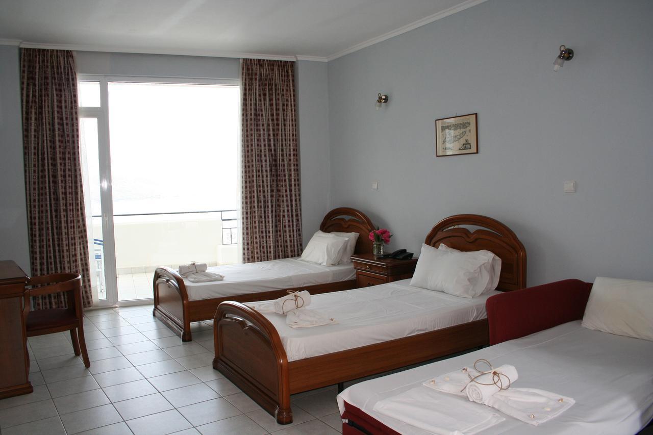 Revis Station Plataria Hotel Buitenkant foto