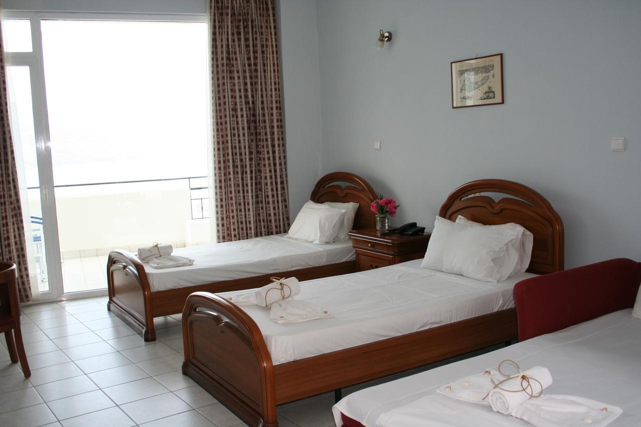 Revis Station Plataria Hotel Buitenkant foto