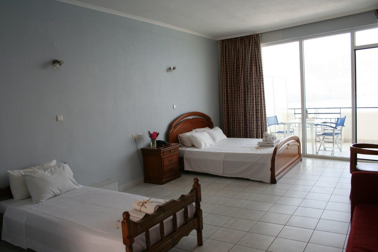 Revis Station Plataria Hotel Buitenkant foto
