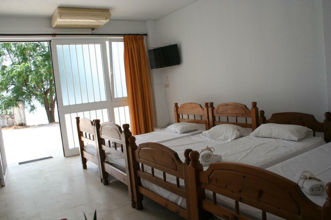 Revis Station Plataria Hotel Buitenkant foto